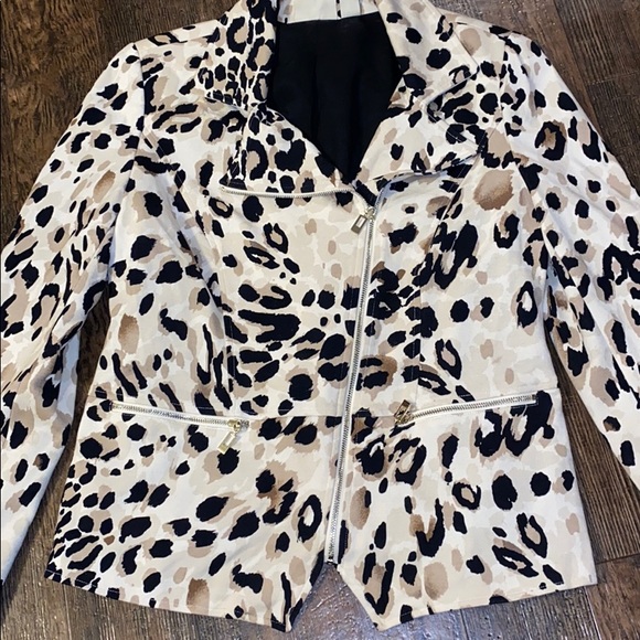 Woman’s jacket - Picture 2 of 5